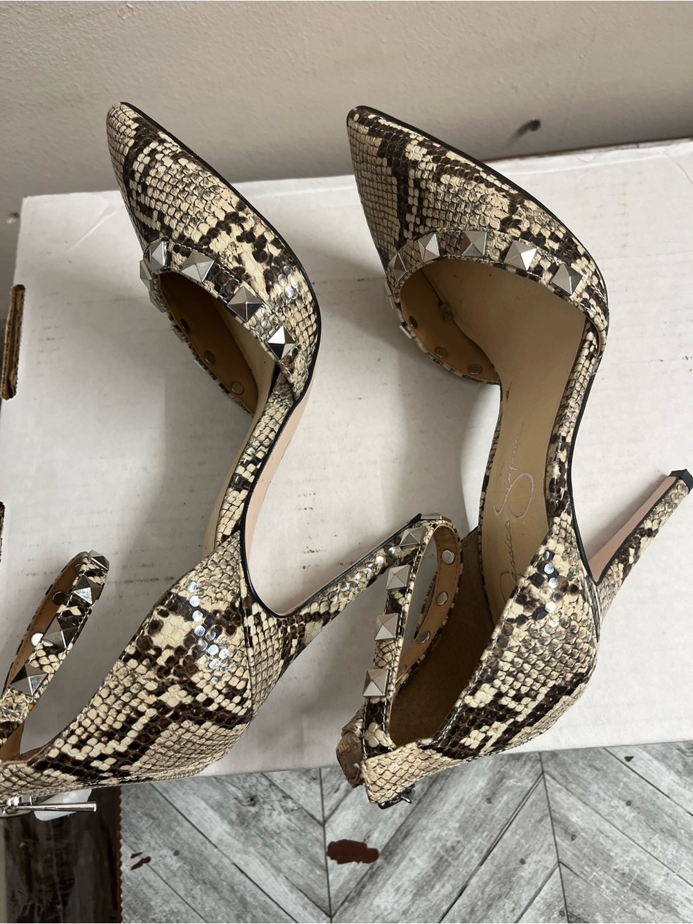 Jessica Simpson Snake-Print Pointed Toe Stud Ankle-Strap Pumps 7.5 - Picture 5 of 8